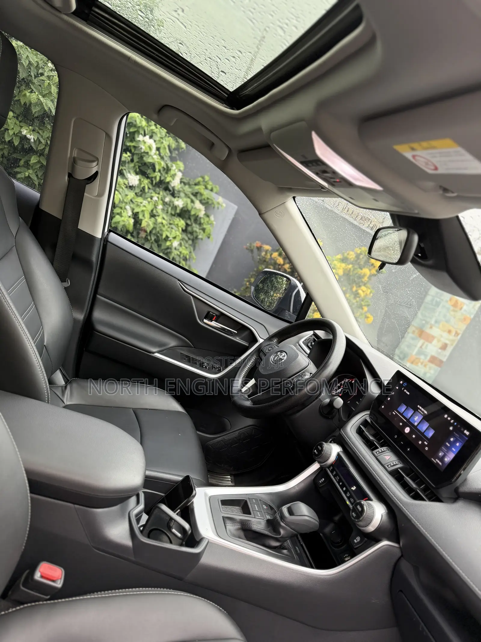 Toyota RAV4 XLE AWD 2023 White