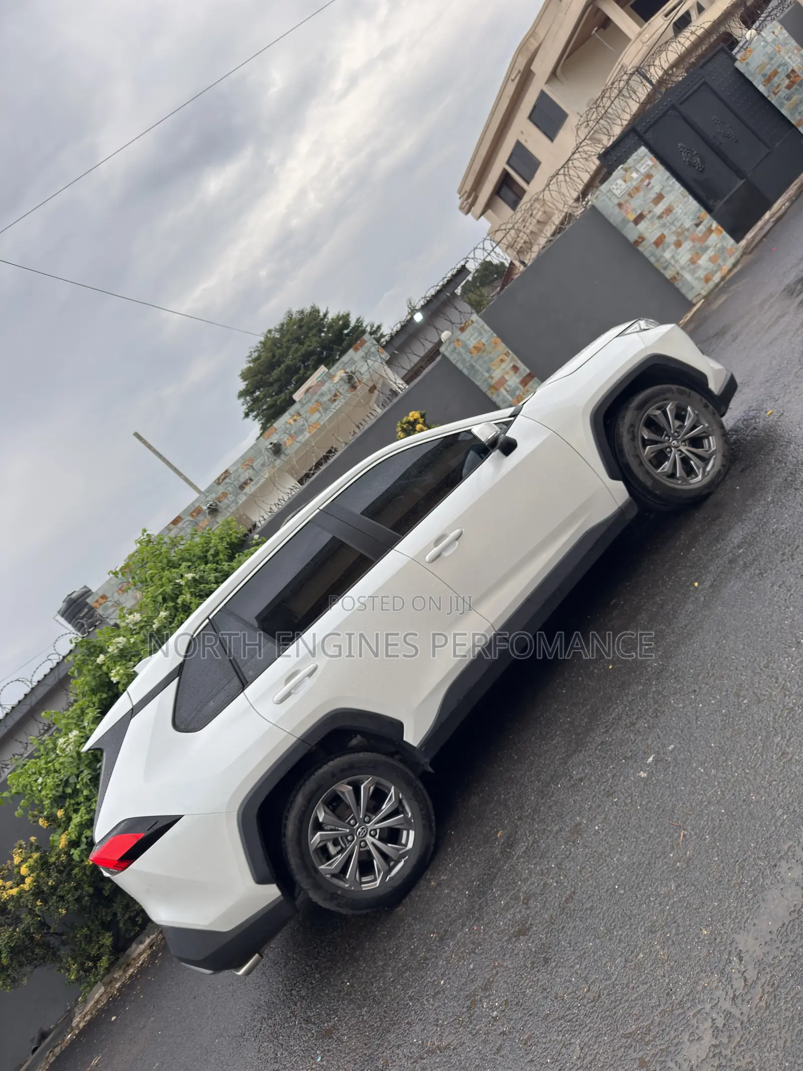 Toyota RAV4 XLE AWD 2023 White