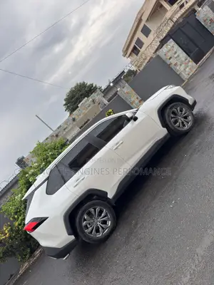 Toyota RAV4 XLE AWD 2023 White