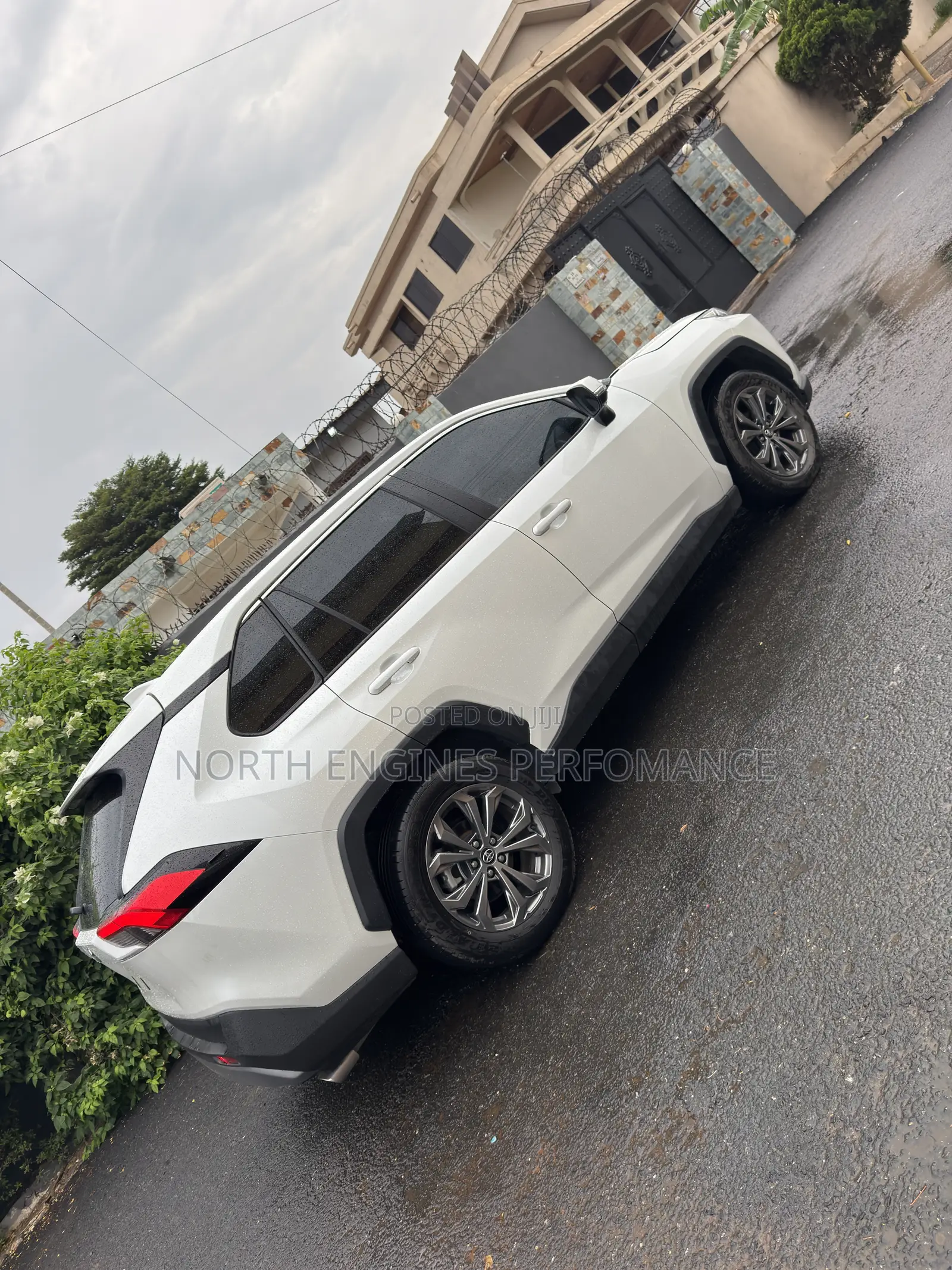 Toyota RAV4 XLE AWD 2023 White