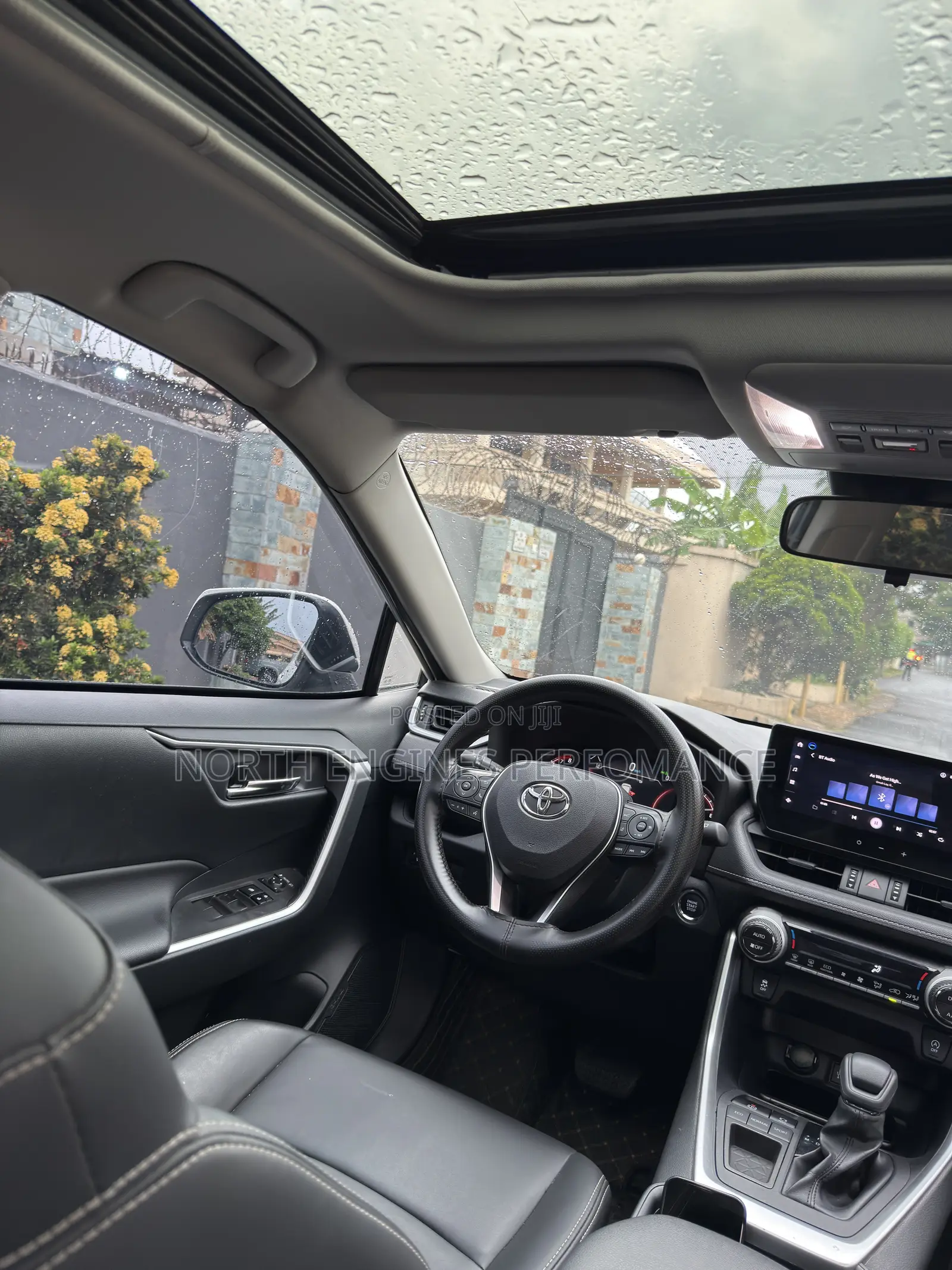 Toyota RAV4 XLE AWD 2023 White