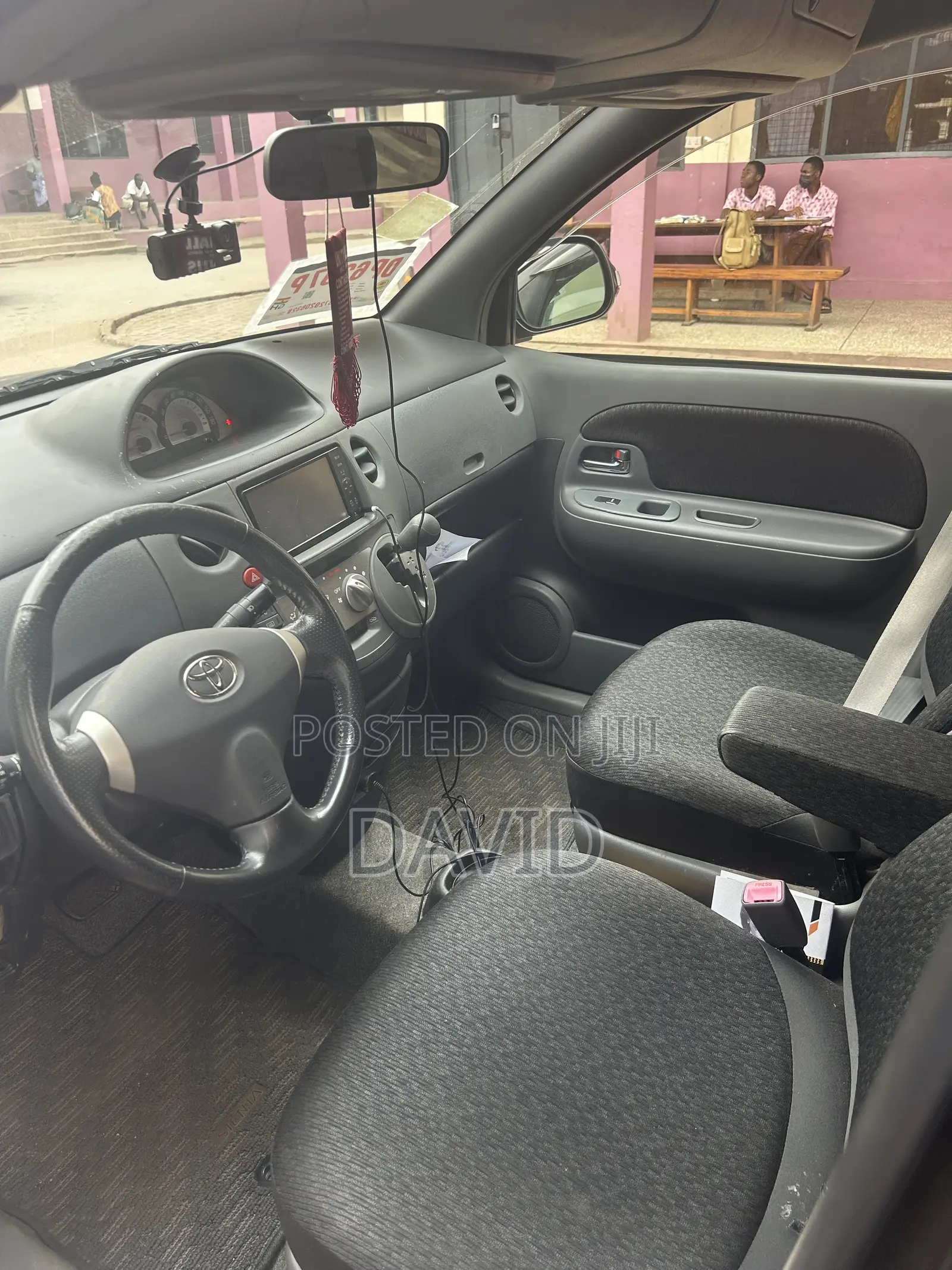 Toyota Sienta 2012 Pearl