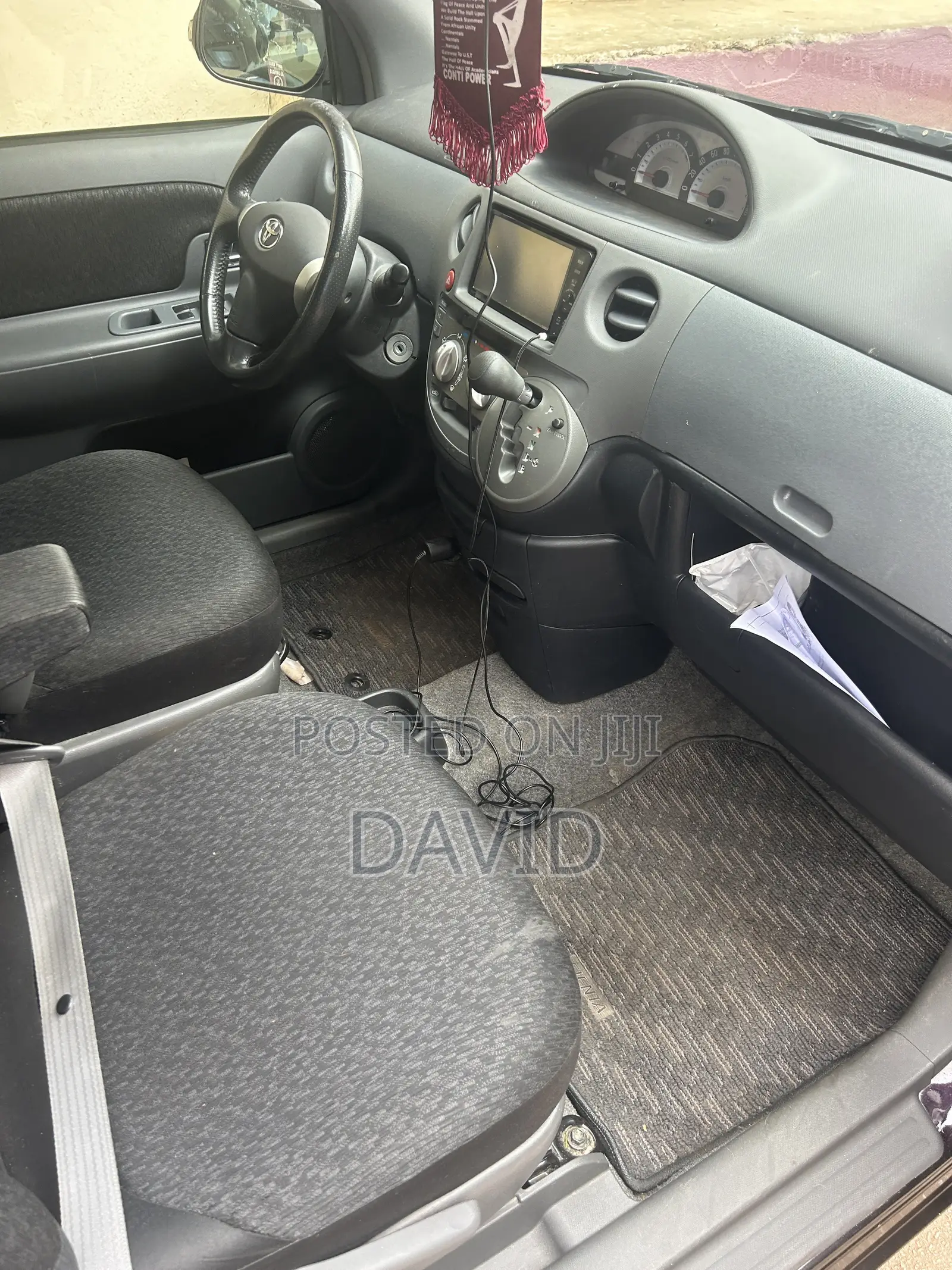 Toyota Sienta 2012 Pearl