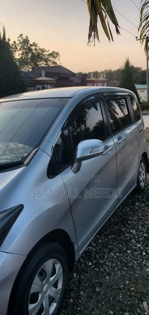 Honda Freed 2012 Silver