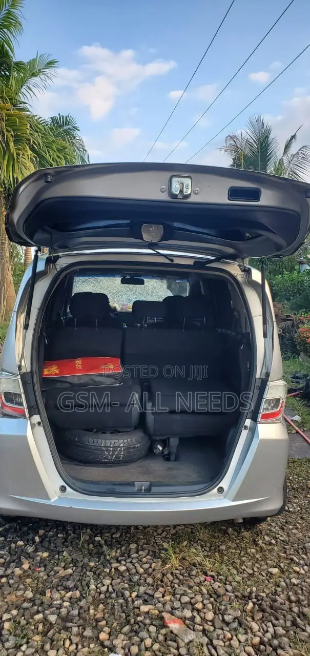 Honda Freed 2012 Silver
