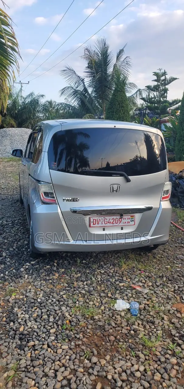 Honda Freed 2012 Silver