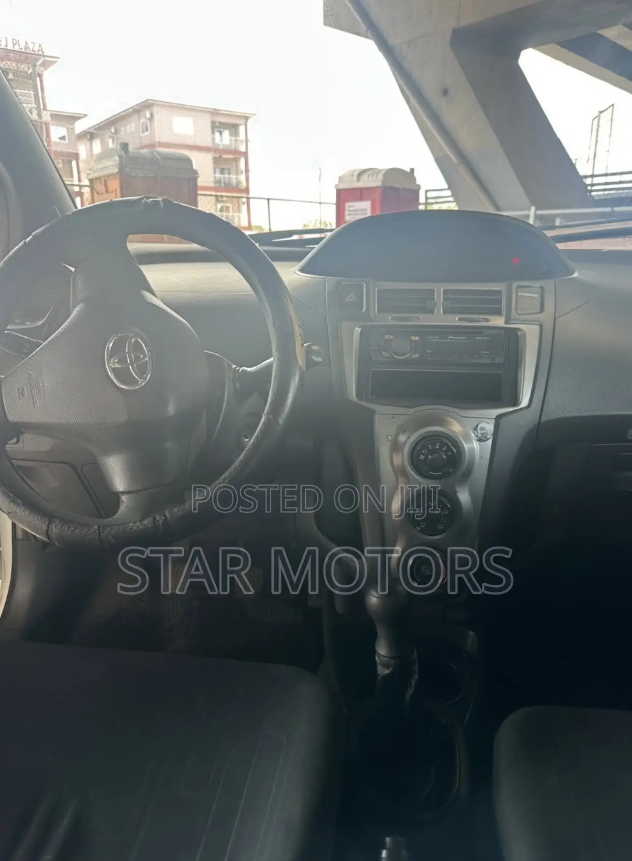 Toyota Yaris 2010 White