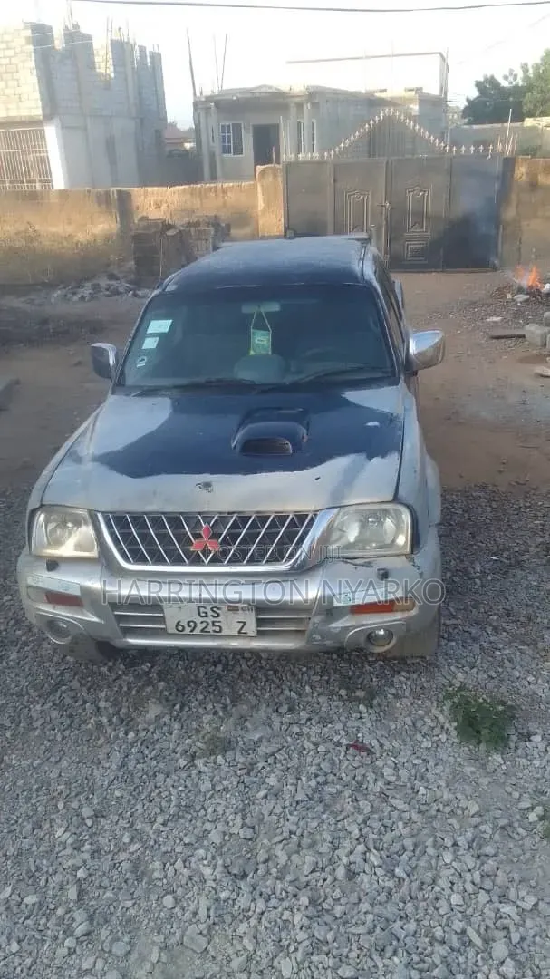 Mitsubishi L200 1993 Gray