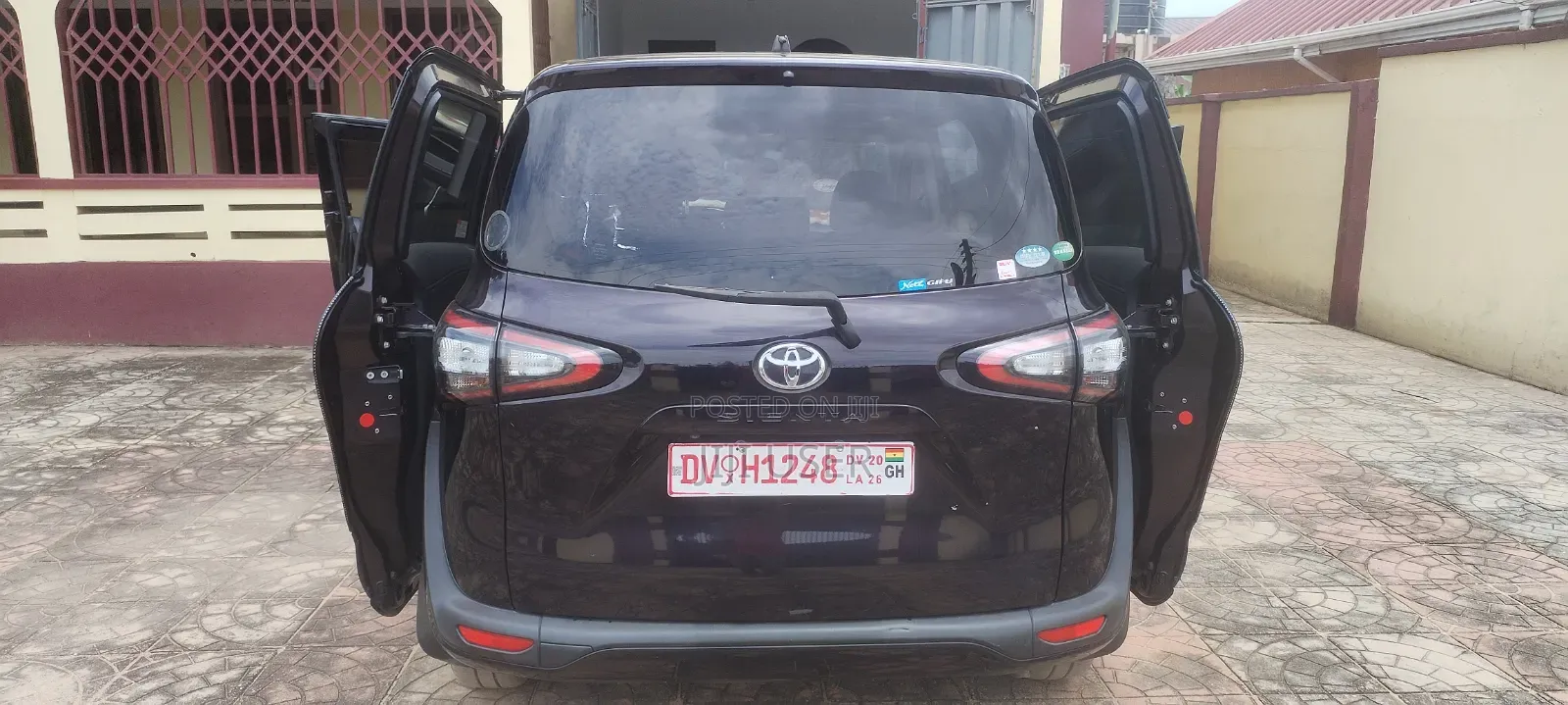 Toyota Sienta 1.5 FWD (6-seater) 2017 Purple