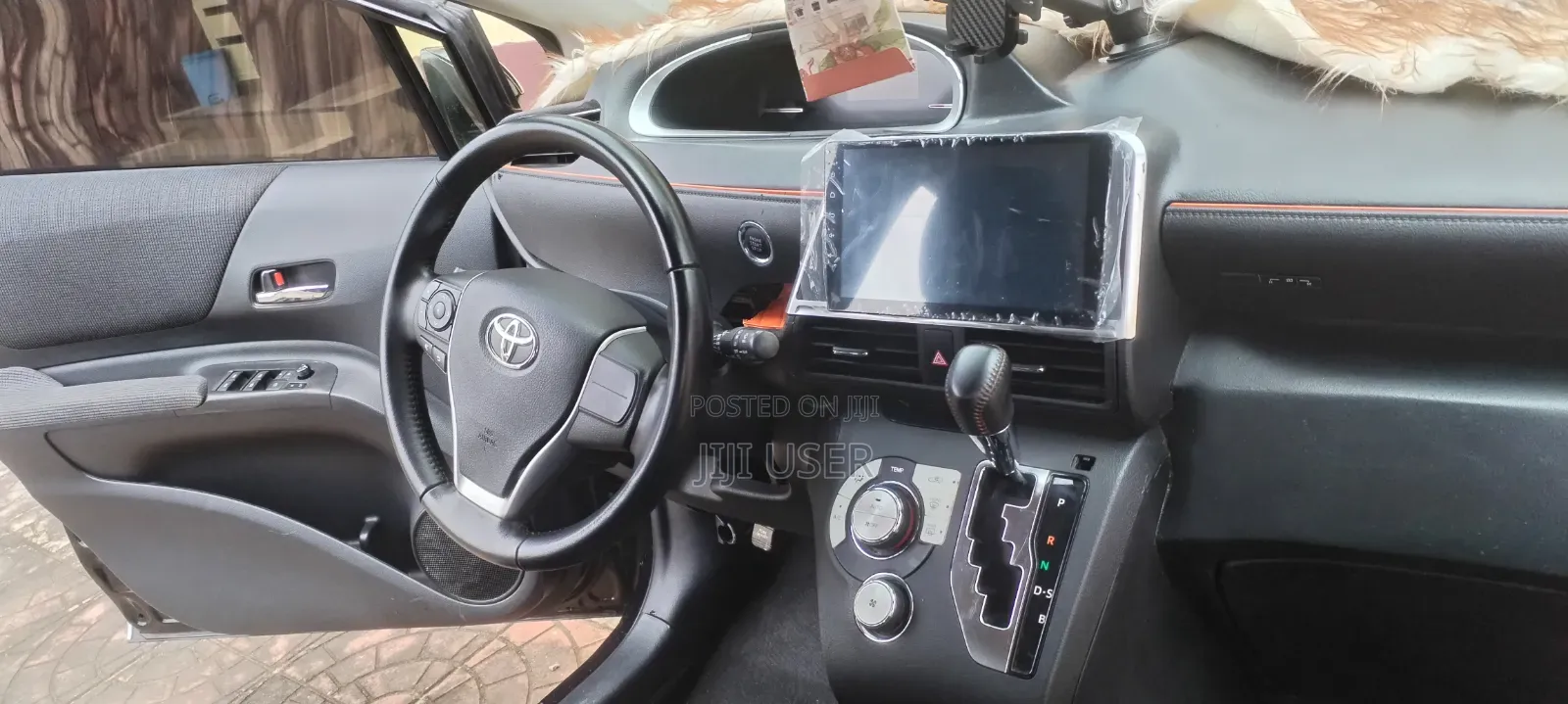 Toyota Sienta 1.5 FWD (6-seater) 2017 Purple
