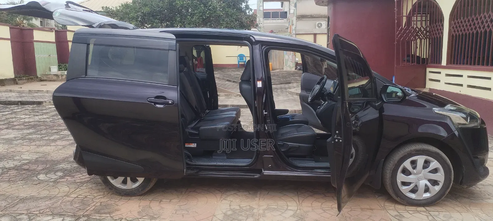 Toyota Sienta 1.5 FWD (6-seater) 2017 Purple