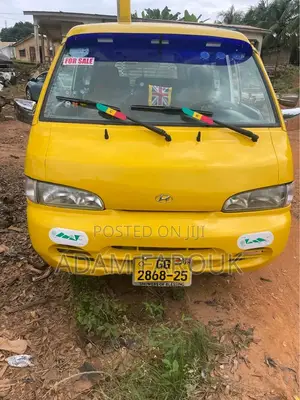 Hyundai H-100 2004 Yellow