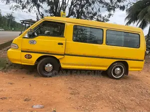 Hyundai H-100 2004 Yellow