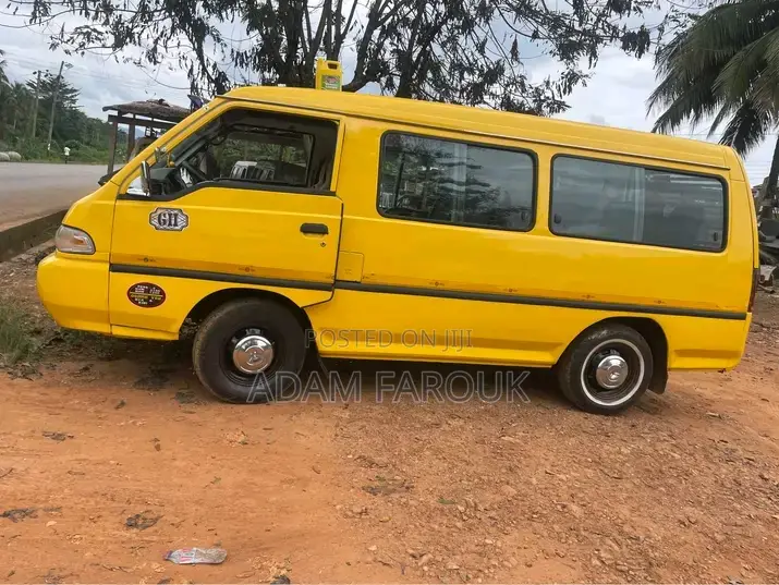 Hyundai H-100 2004 Yellow