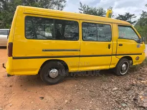 Hyundai H-100 2004 Yellow
