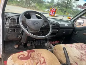 Hyundai H-100 2004 Yellow