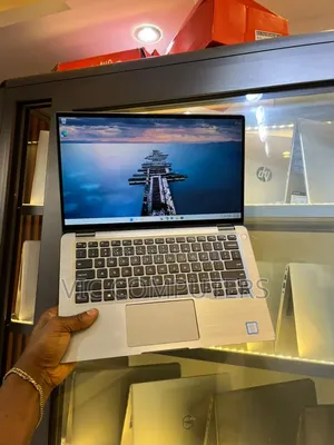 Laptop Dell Latitude 7400 2-in-1 8GB Intel Core i5 SSD 256GB