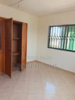 3bdrm Apartment in Alhaji Tabora, Nyanmekye for rent