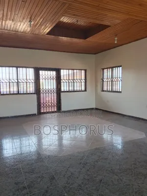 3bdrm Apartment in Alhaji Tabora, Nyanmekye for rent