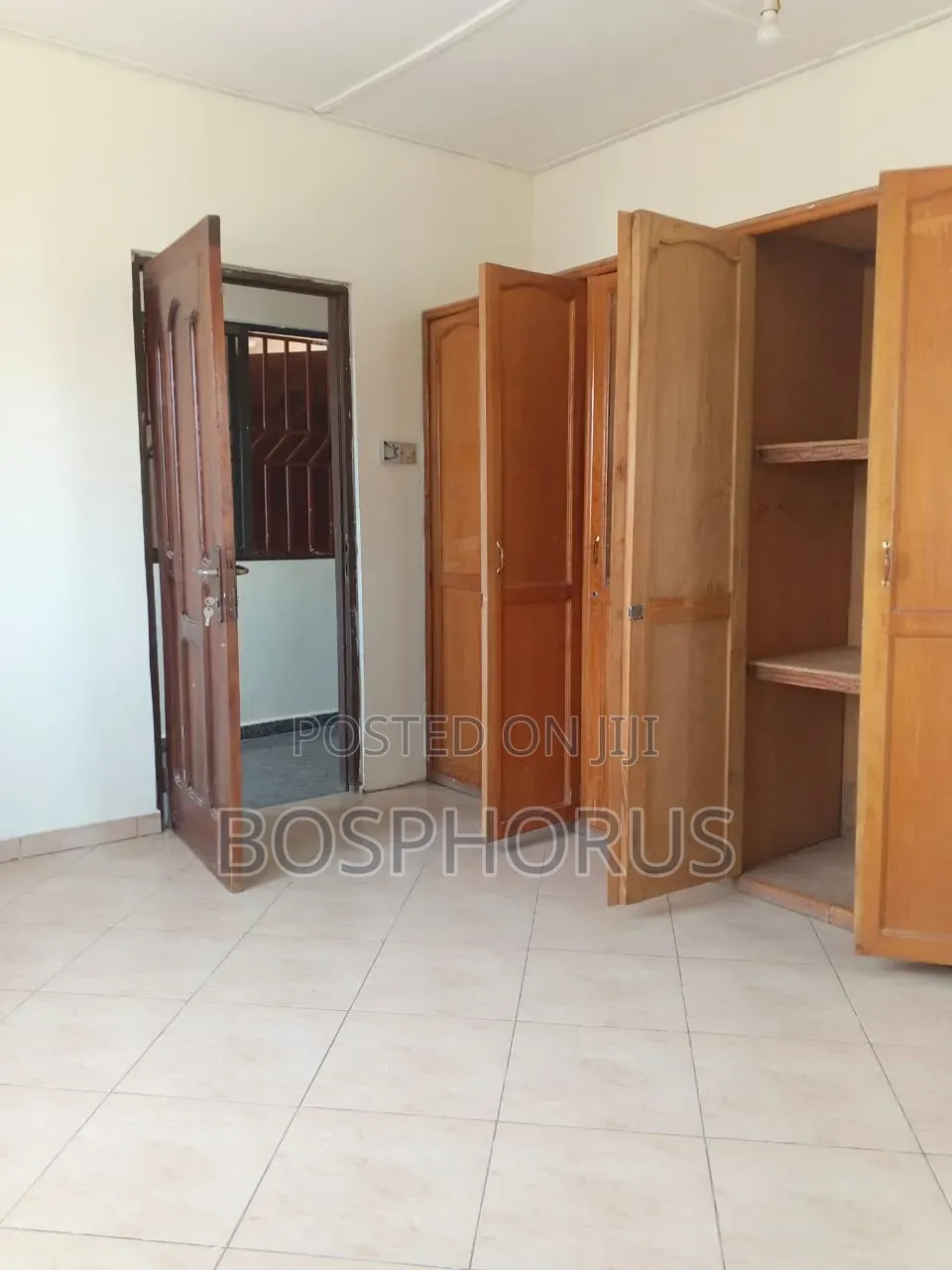3bdrm Apartment in Alhaji Tabora, Nyanmekye for rent