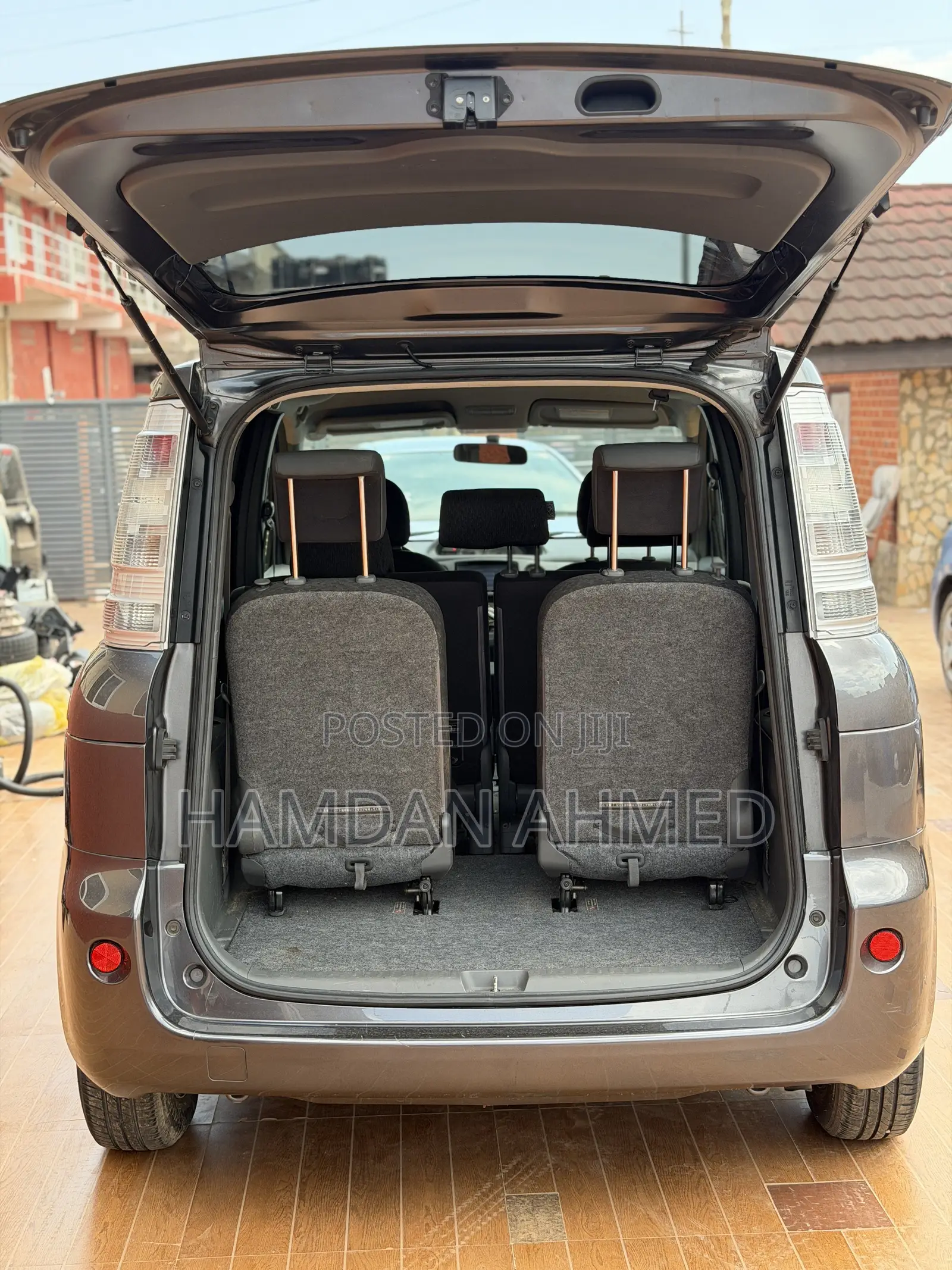 Toyota Sienta 1.5 FWD 2012 Gray