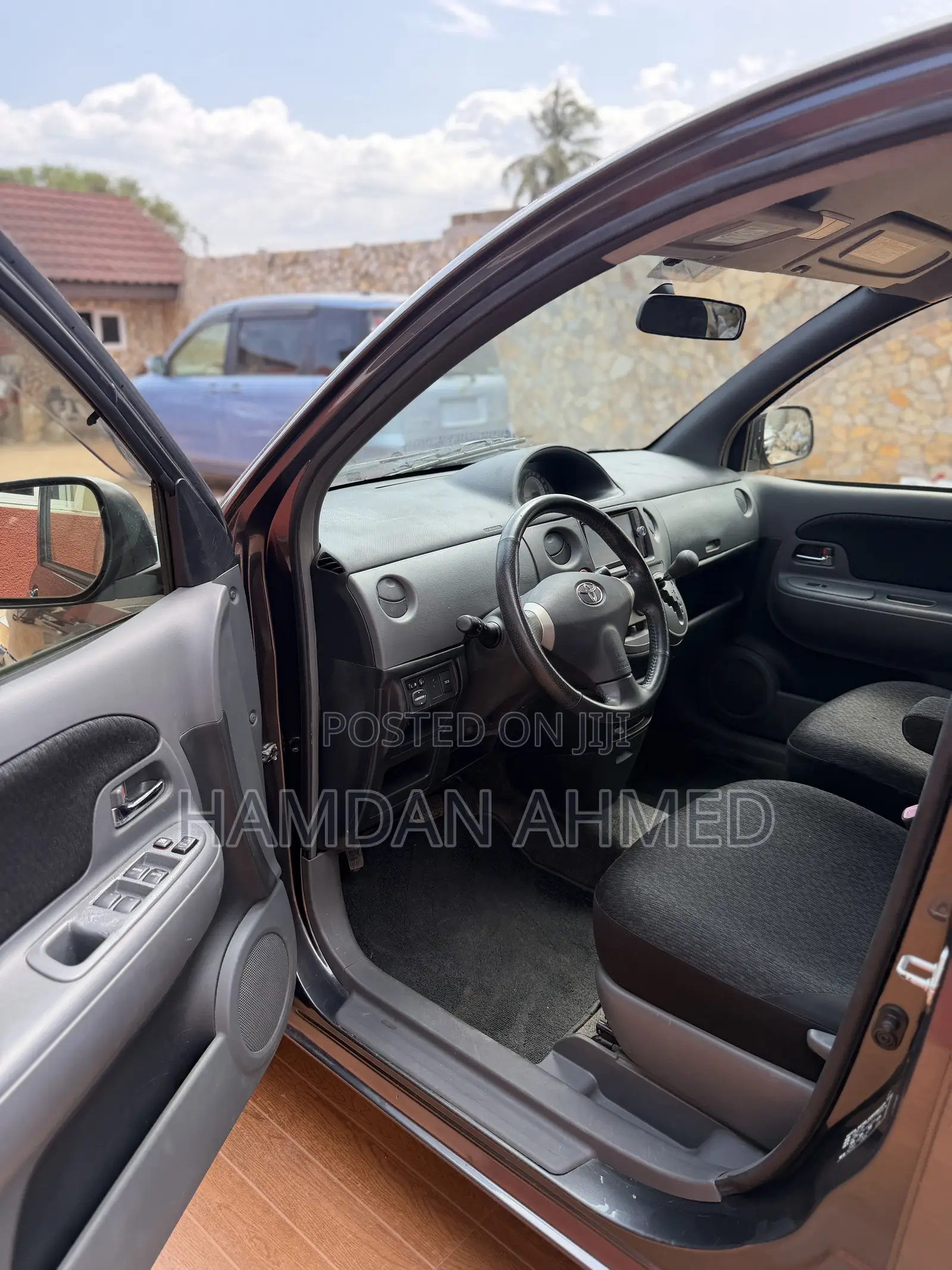 Toyota Sienta 1.5 FWD 2012 Gray