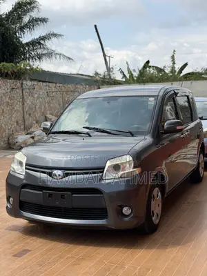 Toyota Sienta 1.5 FWD 2012 Gray