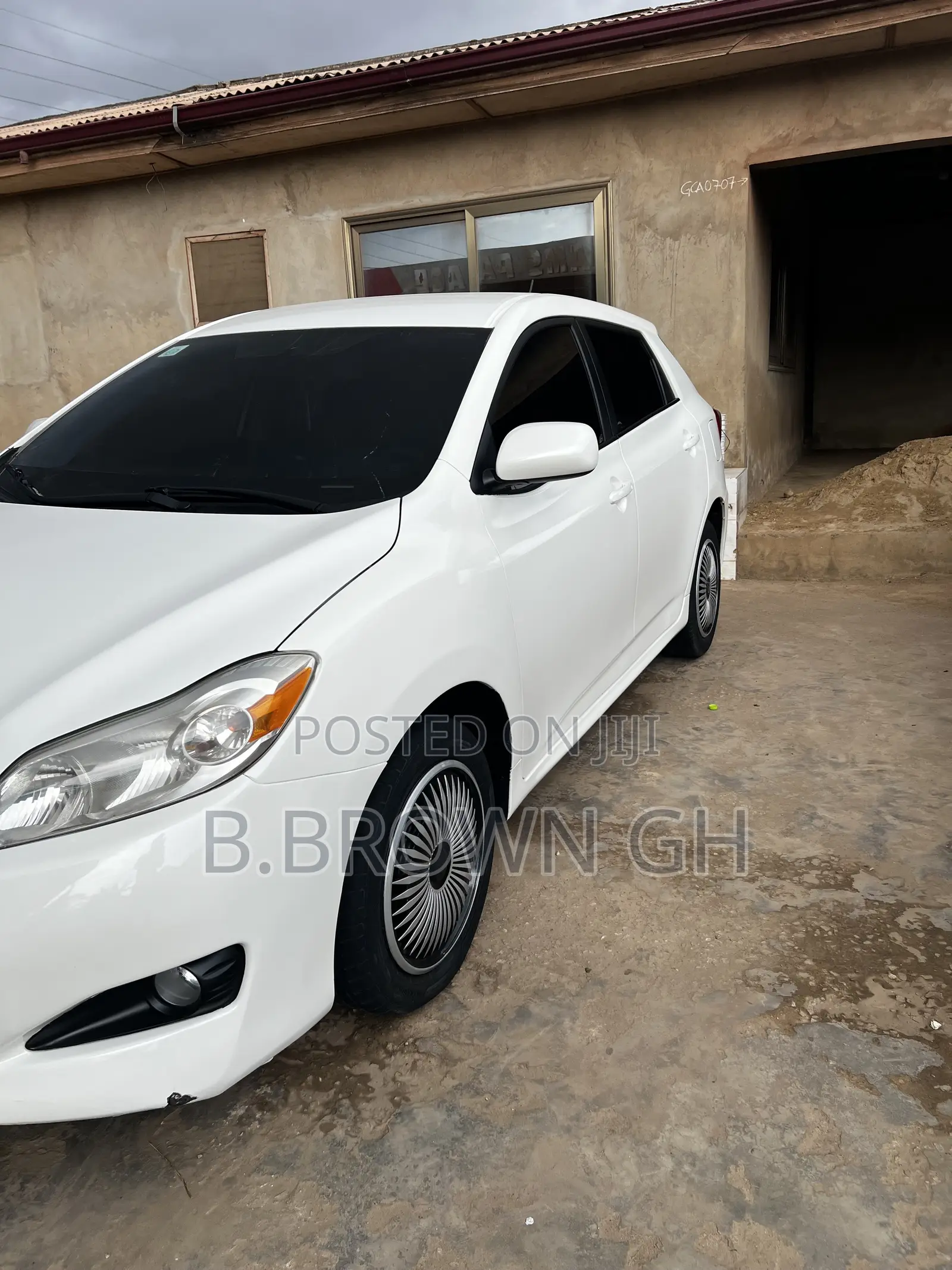 Toyota Matrix Hatchback FWD (1.8L 4cyl 5M) 2009 White