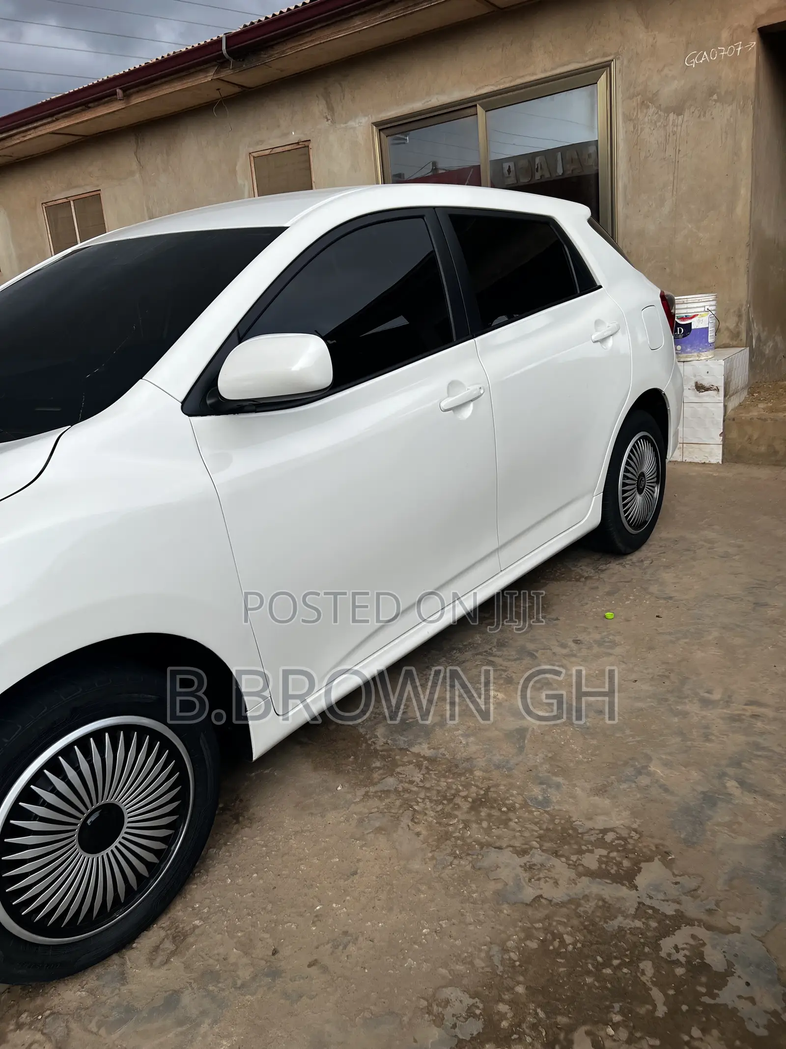 Toyota Matrix Hatchback FWD (1.8L 4cyl 5M) 2009 White