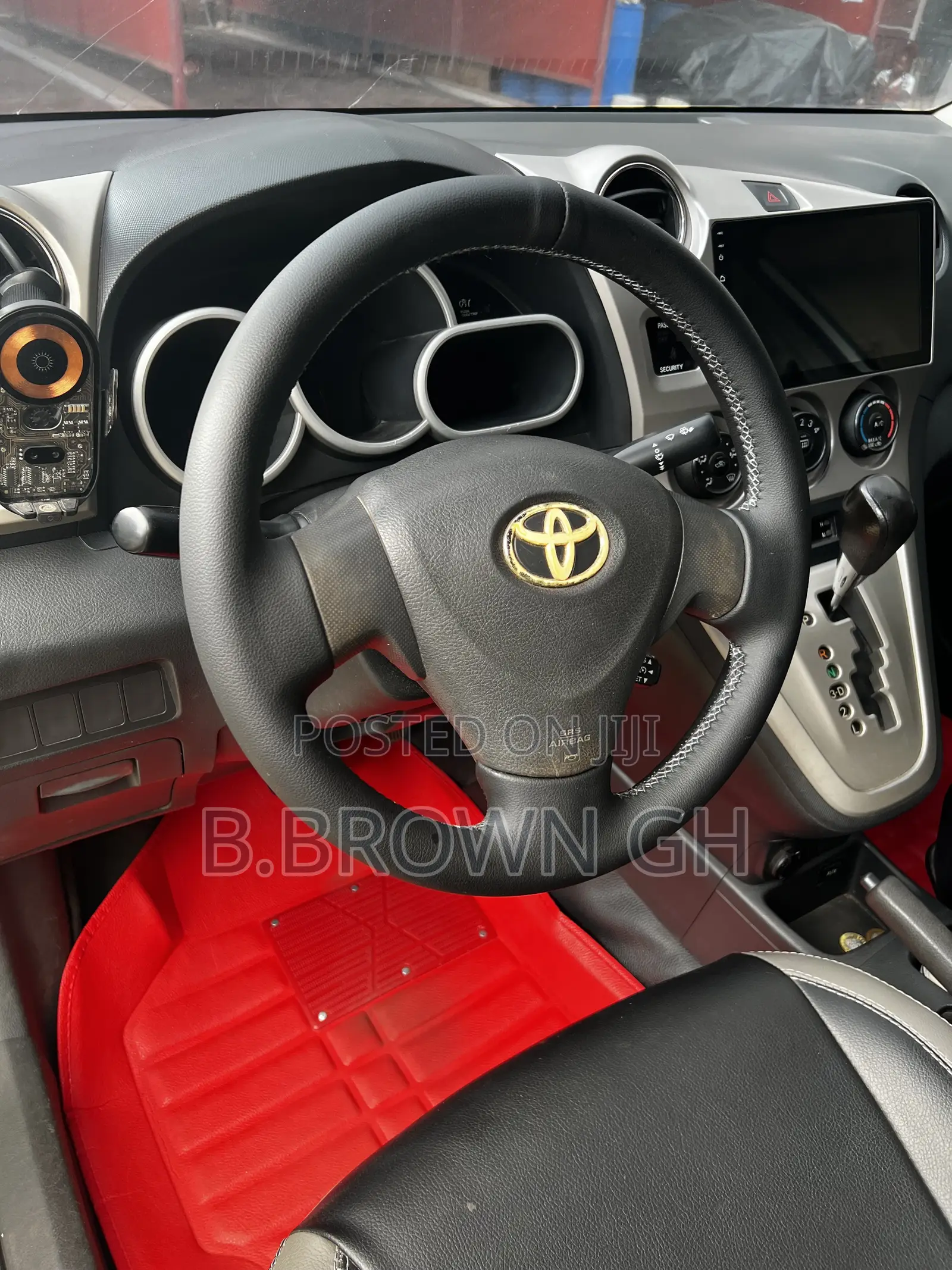 Toyota Matrix Hatchback FWD (1.8L 4cyl 5M) 2009 White