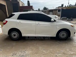 Toyota Matrix Hatchback FWD (1.8L 4cyl 5M) 2009 White