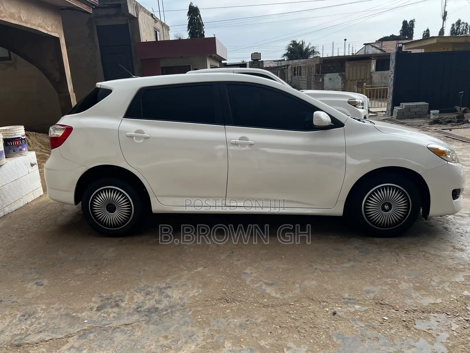 Toyota Matrix Hatchback FWD (1.8L 4cyl 5M) 2009 White