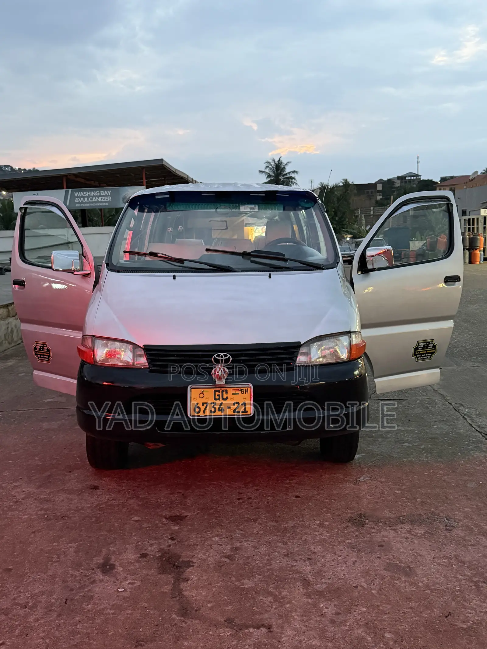 Toyota HiAce 2006 Grey