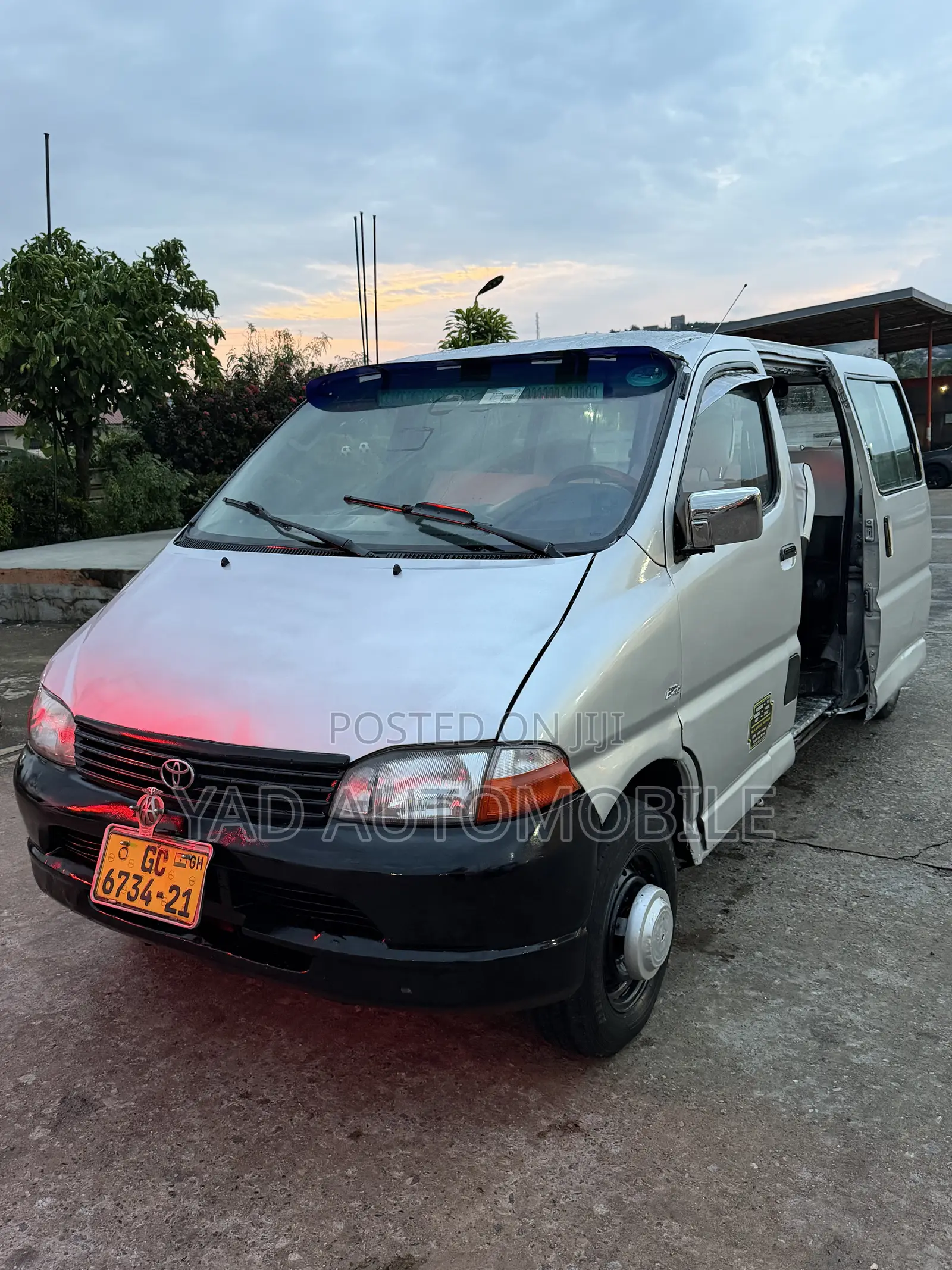 Toyota HiAce 2006 Grey