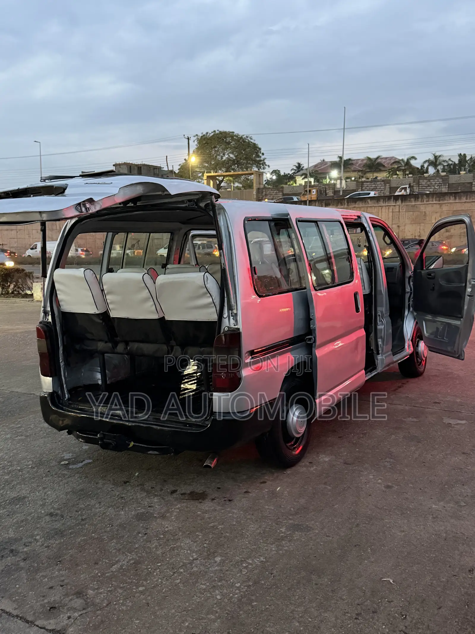 Toyota HiAce 2006 Grey