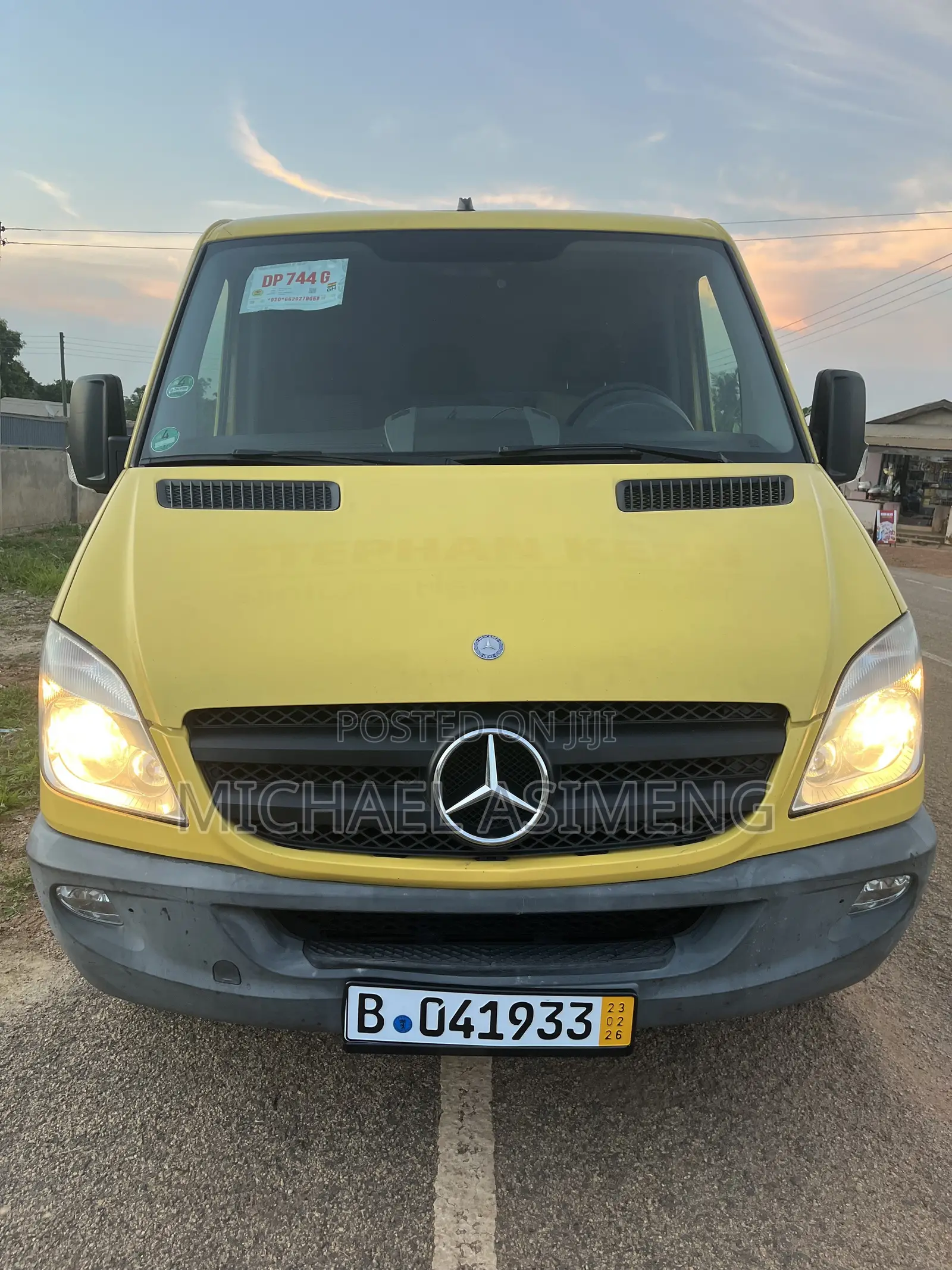 Mercedes-Benz Sprinter 2011 Yellow