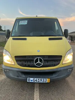 Mercedes-Benz Sprinter 2011 Yellow