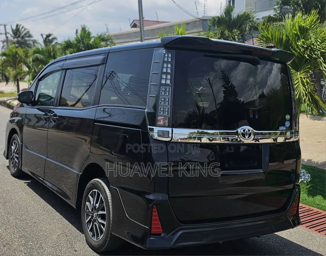 Toyota Voxy 2015 Black