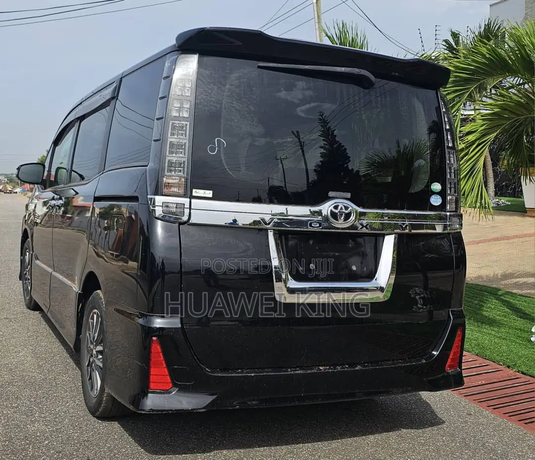 Toyota Voxy 2015 Black