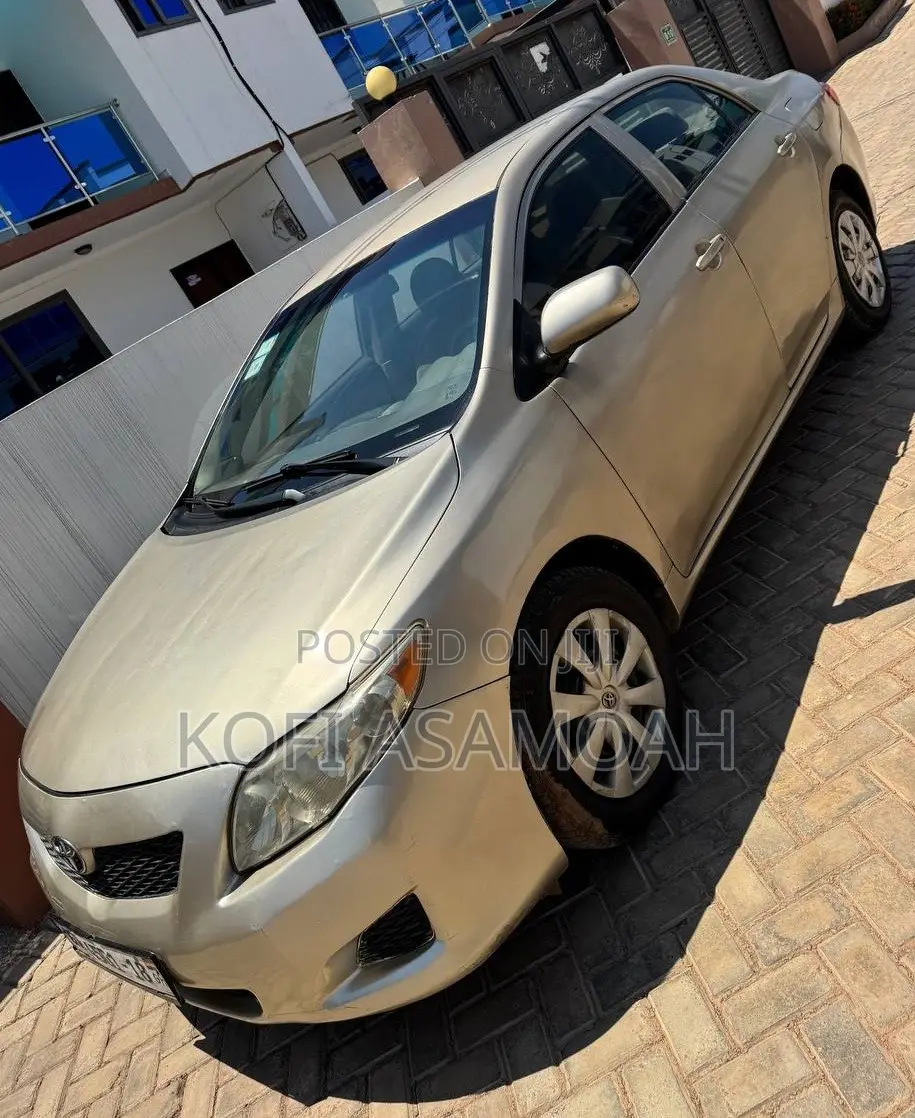 Toyota Corolla LE 4dr Sedan (1.8L 4cyl 4A) 2010 Gold
