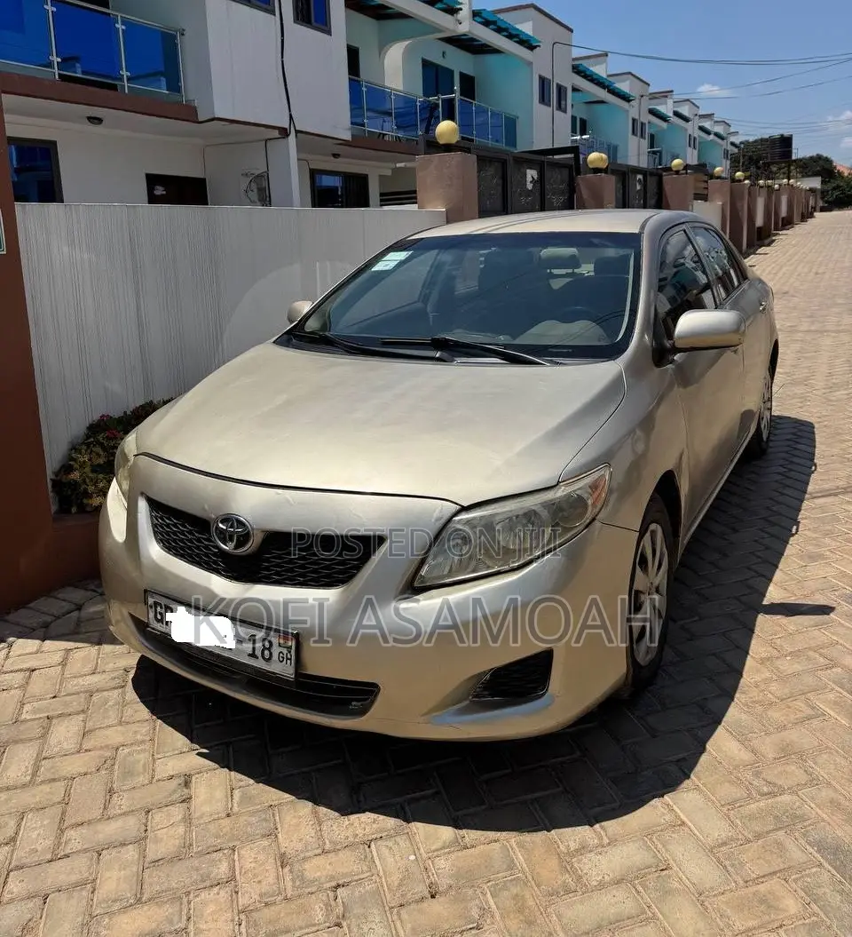 Toyota Corolla LE 4dr Sedan (1.8L 4cyl 4A) 2010 Gold