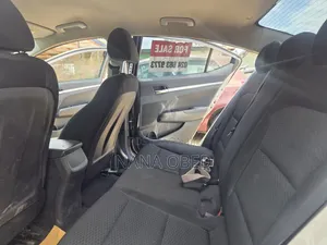 Hyundai Elantra SE 2020 Brown