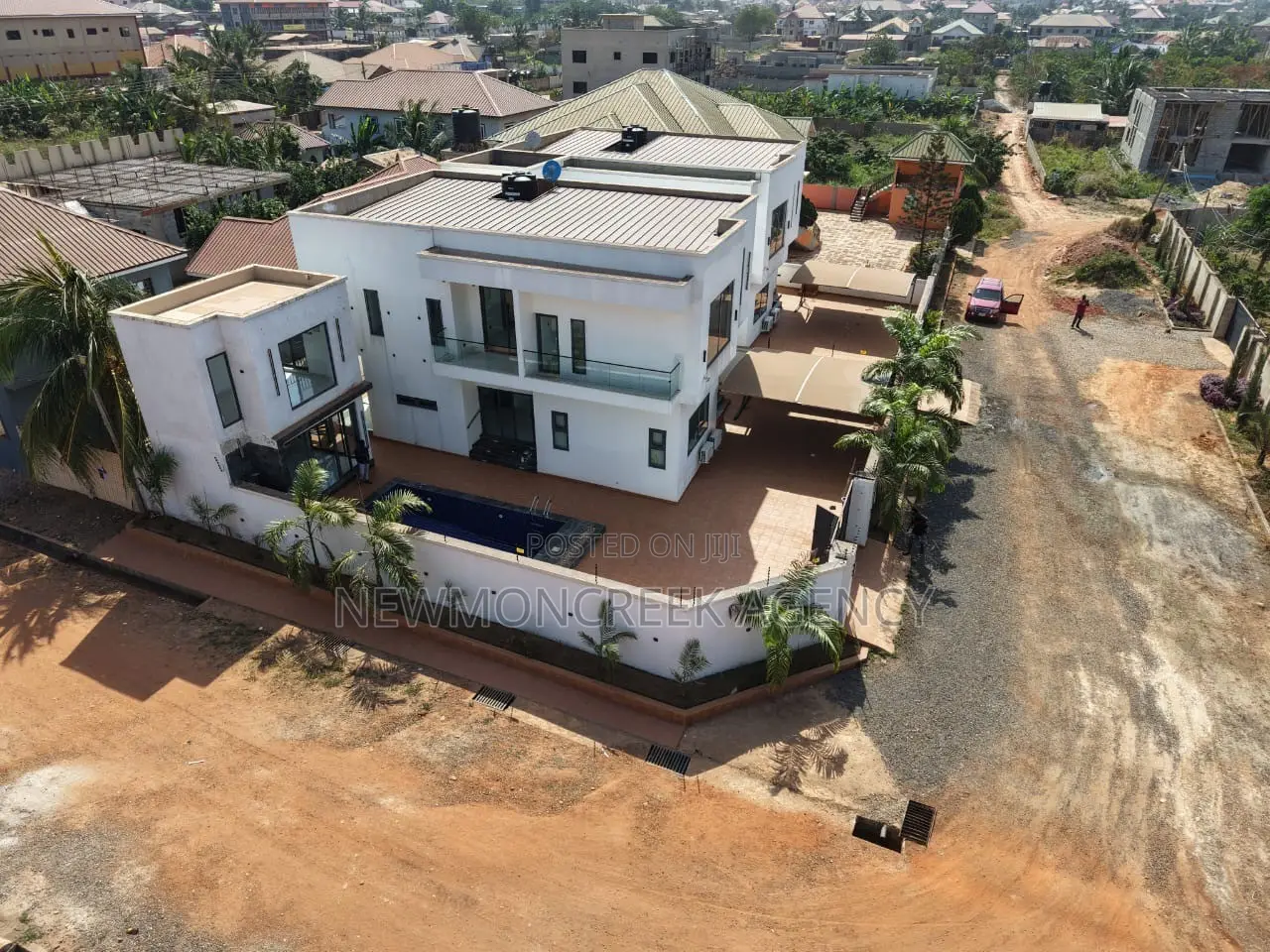 4bdrm Duplex in Amrahia Estate, Accra Metropolitan for sale