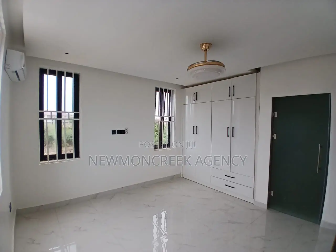 4bdrm Duplex in Amrahia Estate, Accra Metropolitan for sale