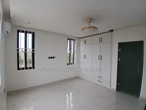 4bdrm Duplex in Amrahia Estate, Accra Metropolitan for sale