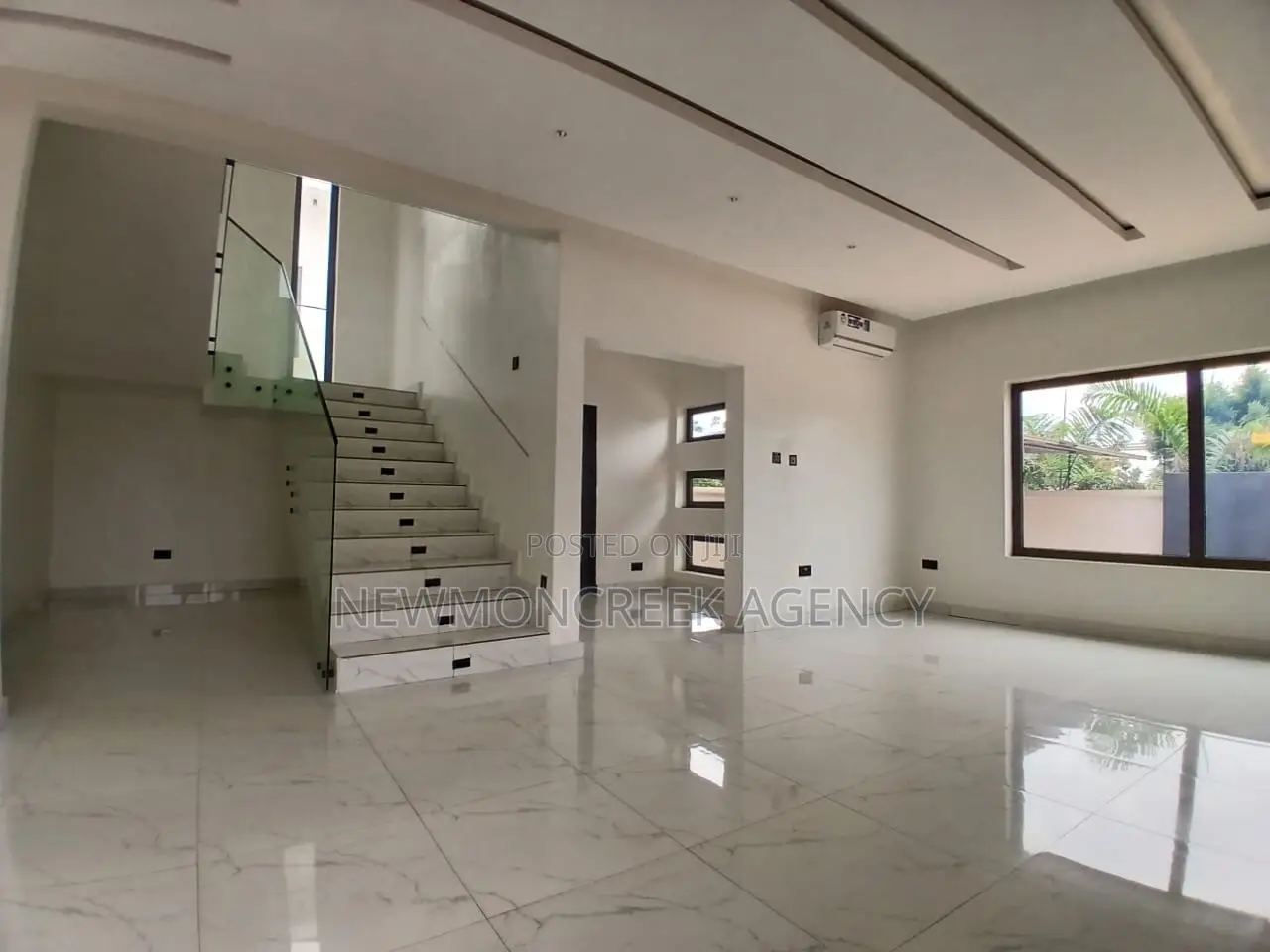 4bdrm Duplex in Amrahia Estate, Accra Metropolitan for sale