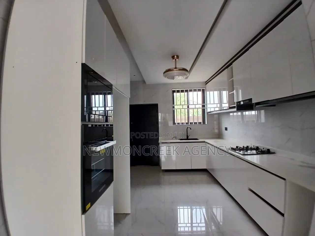 4bdrm Duplex in Amrahia Estate, Accra Metropolitan for sale