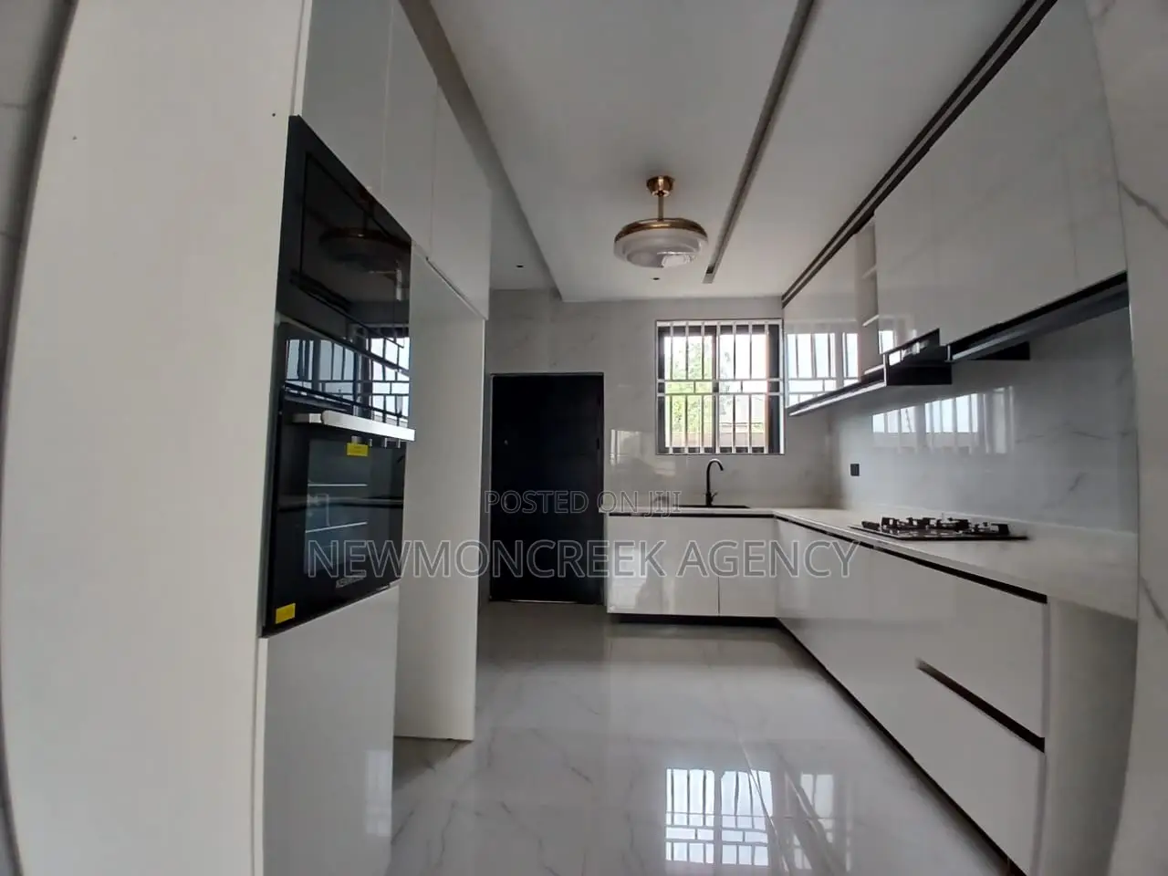 4bdrm Duplex in Amrahia Estate, Accra Metropolitan for sale