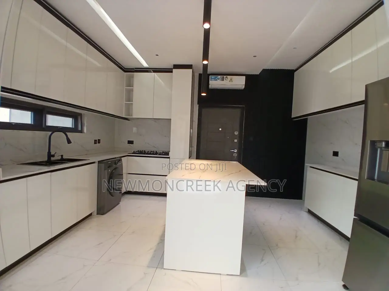 4bdrm Duplex in Amrahia Estate, Accra Metropolitan for sale