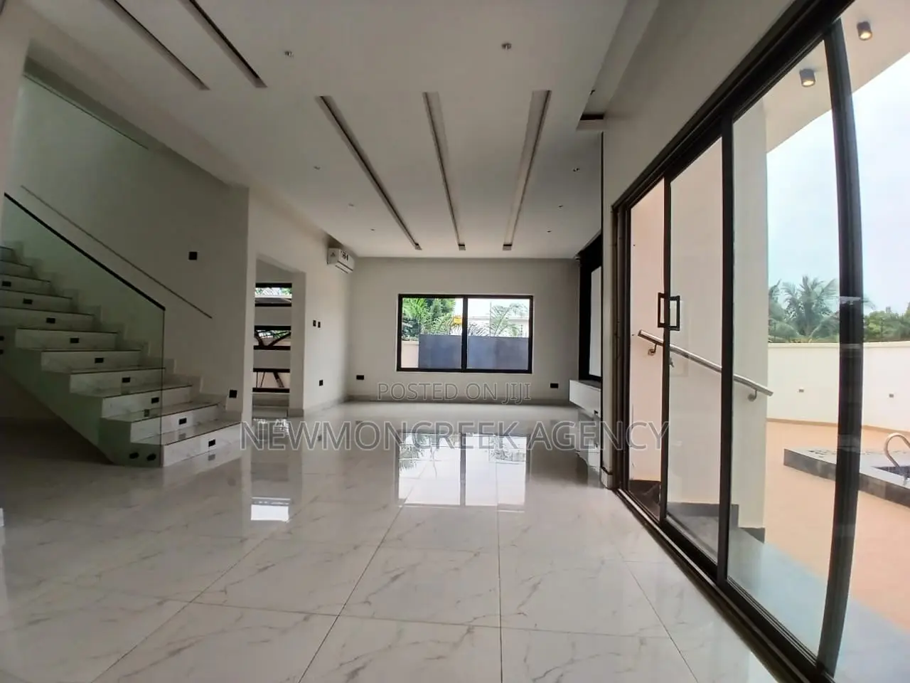 4bdrm Duplex in Amrahia Estate, Accra Metropolitan for sale